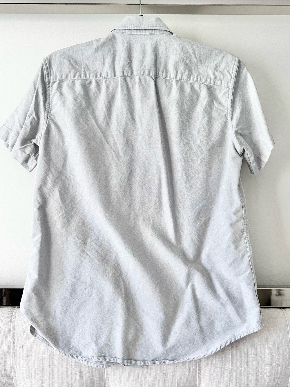 American Eagle Outfitters Classic Fit Short-Sleeve Oxford Button-Down Shirt - Picture 2 of 4